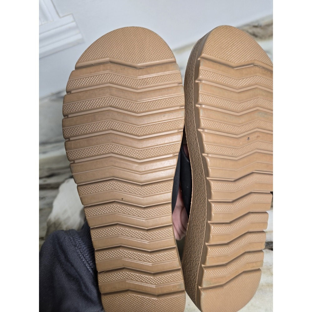 Solanz Black Crisscross Strap Sandals 7 - Picture 8 of 10